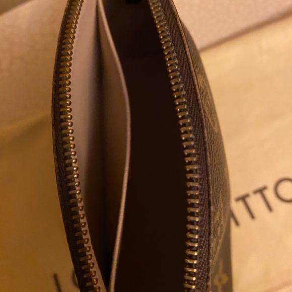 LOUSI VUITTON COSMETIC POUCH PM MONOGRAM W/ DUST BAG - Picture 12 of 12